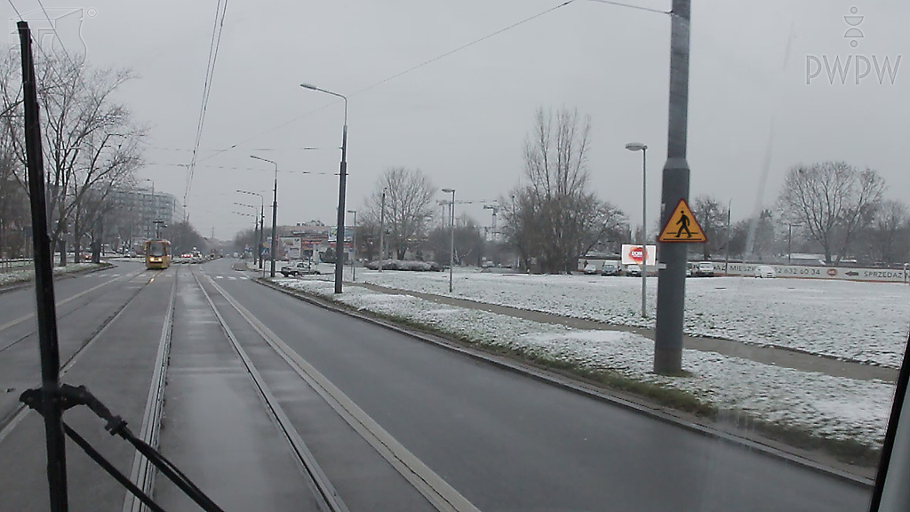 Materiał do pytania: Czy znaki ostrzegawcze zobowiązują kierującego tramwajem do zachowania szczególnej ostrożności?