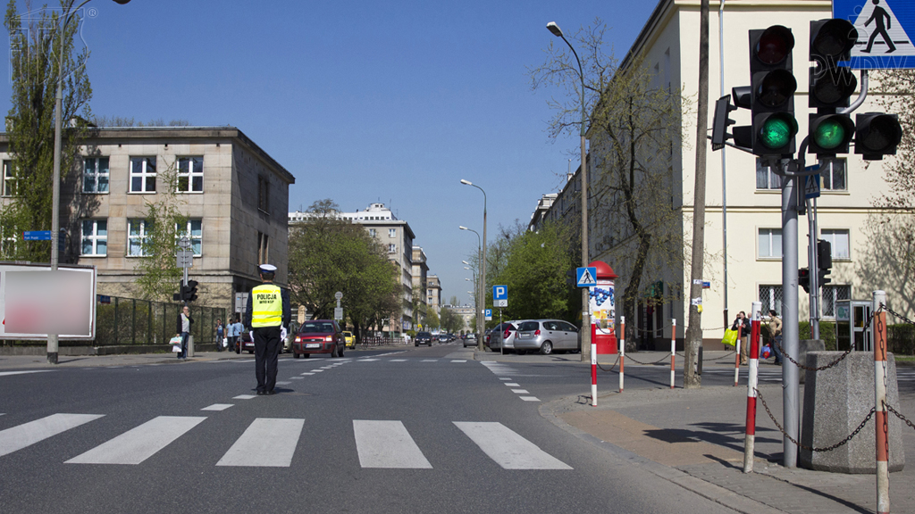 Materiał do pytania: Czy w przedstawionej sytuacji wolno Ci skręcić w prawo?