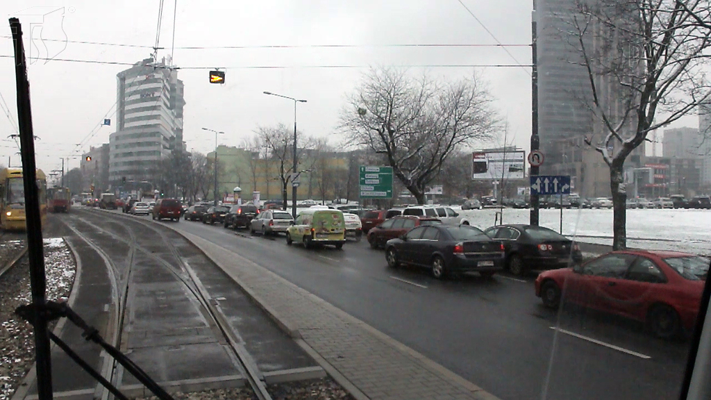 Materiał do pytania: Co powinien zrobić motorniczy przed wjechaniem na zwrotnicę?