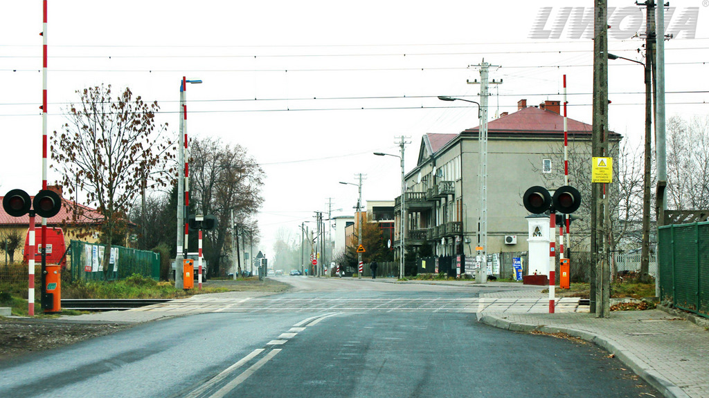 Materiał do pytania: Czy przejeżdżając przez przejazd kolejowy masz pierwszeństwo przed nadjeżdżającym pojazdem szynowym?