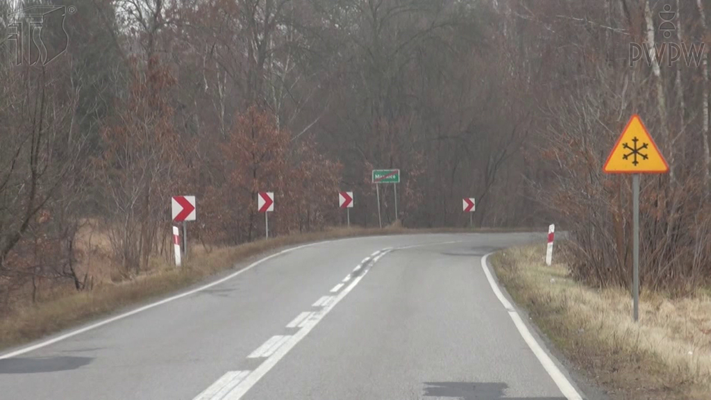 Materiał do pytania: Czy ten znak ostrzega o możliwości wystąpienia gołoledzi na jezdni?