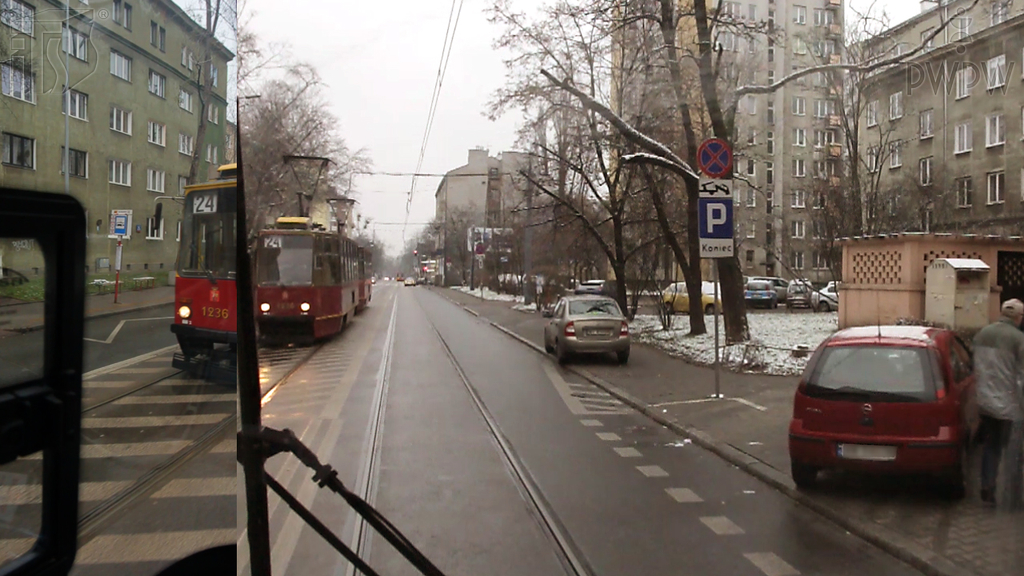 Materiał do pytania: Czy przejeżdżając obok tramwaju stojącego na przystanku nieznajdującym się przy chodniku masz obowiązek zachować szczególną ostrożność?