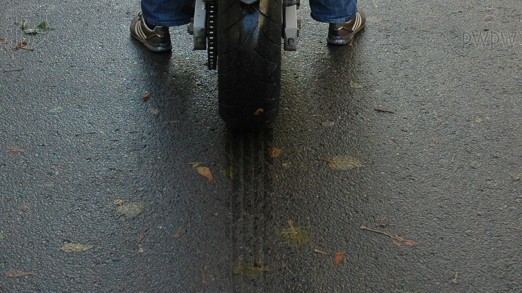 Materiał do pytania: Co w zasadniczy sposób decyduje o długości drogi hamowania motocykla?
