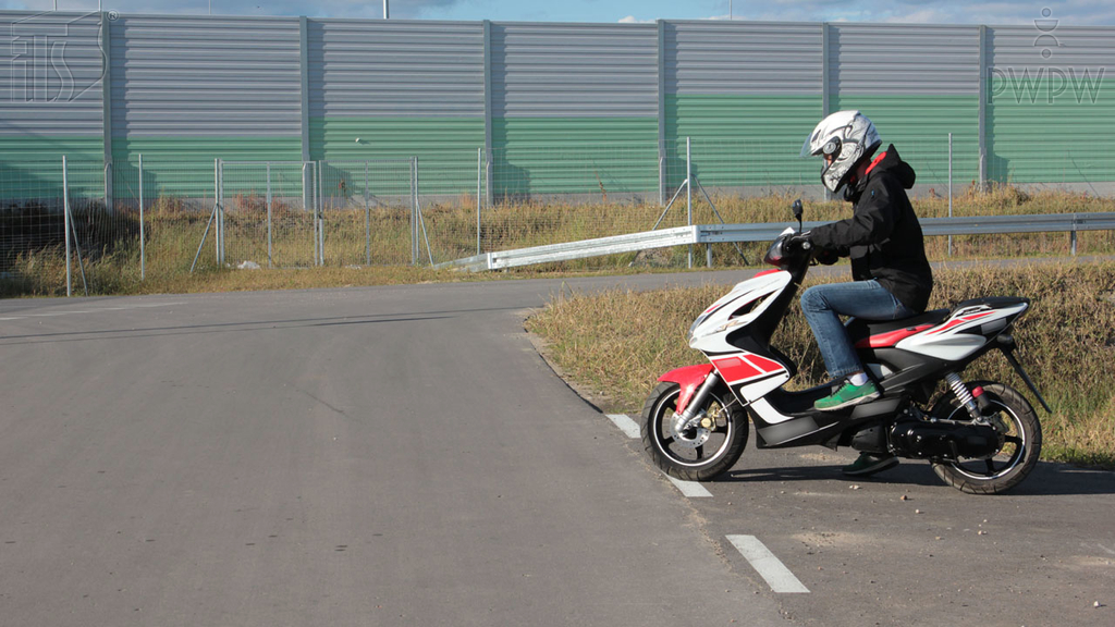 Materiał do pytania: W jakiej pozycji motoroweru, uzyskasz najlepszą skuteczność hamowania?