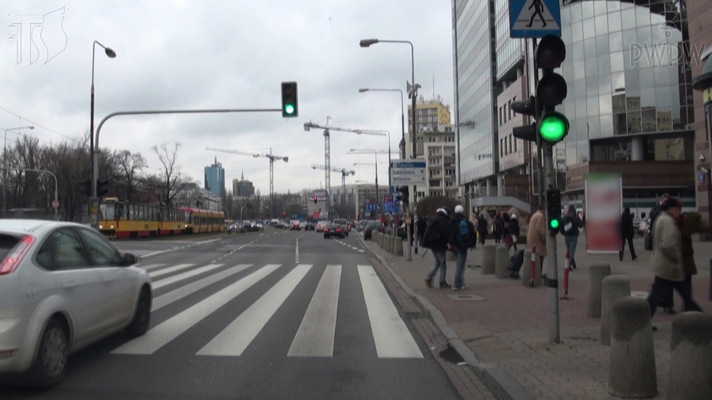 Materiał do pytania: Czy jazda motocyklem po znakach poziomych może być niebezpieczna?