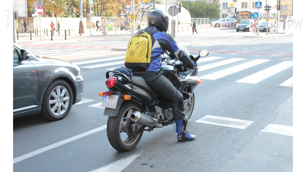 Materiał do pytania: Co może ograniczać pole widzenia kiedy kierujesz motocyklem?