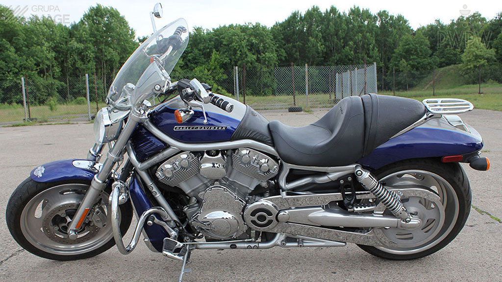 Materiał do pytania: Którą z wymienionych czynności powinieneś przede wszystkim wykonać przed dłuższą jazdą motocyklem?