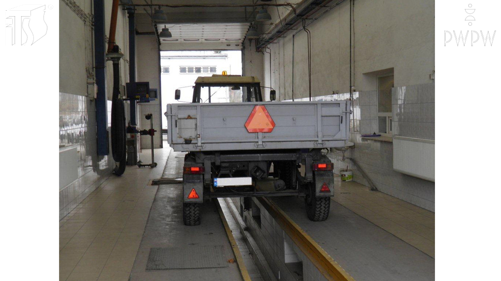 Materiał do pytania: W jakim terminie należy przeprowadzać okresowe badanie techniczne przyczepy rolniczej podlegającej rejestracji?