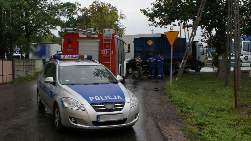 Materiał do pytania: Którą z wymienionych służb powiadomisz, aby podjęła akcję ratowniczą, polegającą na neutralizacji substancji niebezpiecznej na drodze?