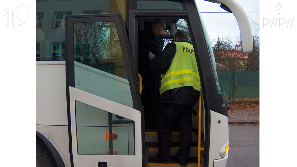 Materiał do pytania: Jakiego okresu maksymalnie może dotyczyć kontrola drogowa czasu pracy kierowcy autobusu?