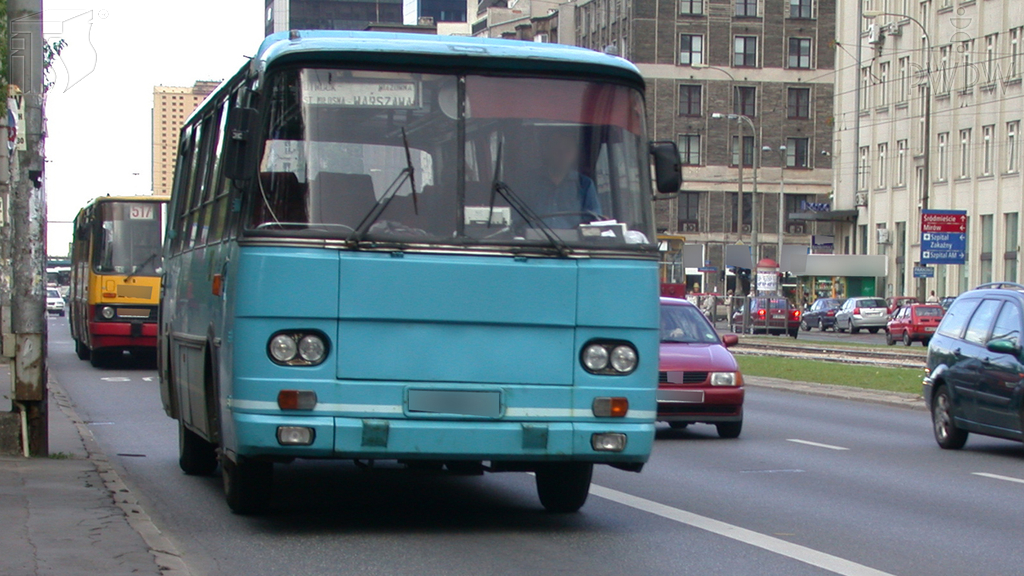 Materiał do pytania: Który z poniższych czynników ma negatywny wpływ na obserwację drogi przez kierującego autobusem?