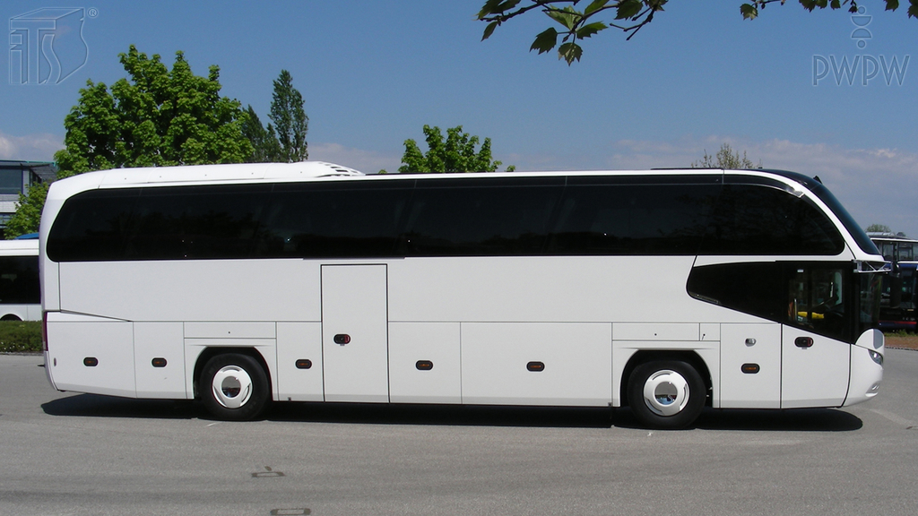 Materiał do pytania: Gdzie powinien być przewożony bagaż w autobusie turystycznym?