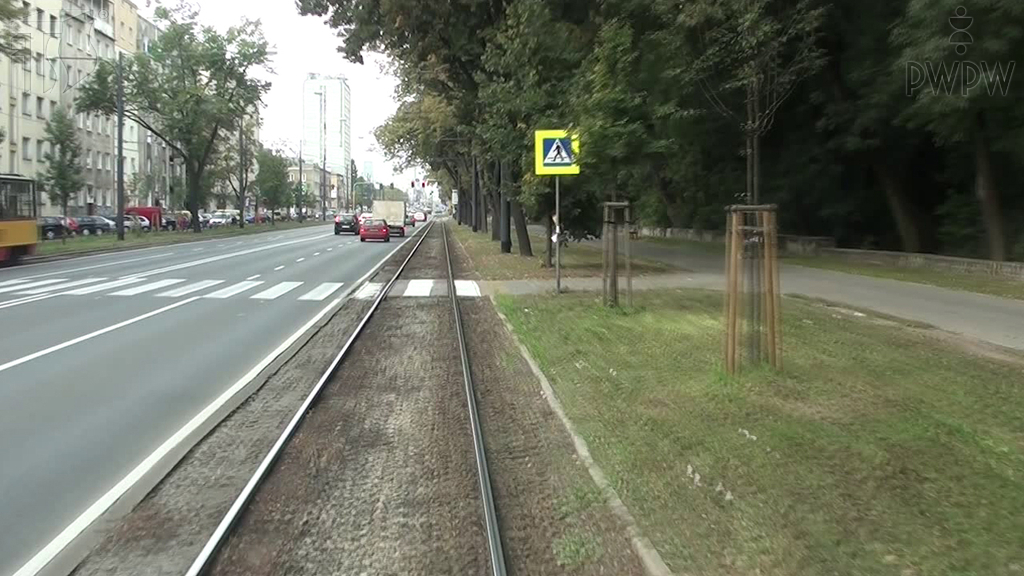 Materiał do pytania: Czy w tej sytuacji masz prawo kontynuować jazdę pomimo braku sygnalizatora tramwajowego?