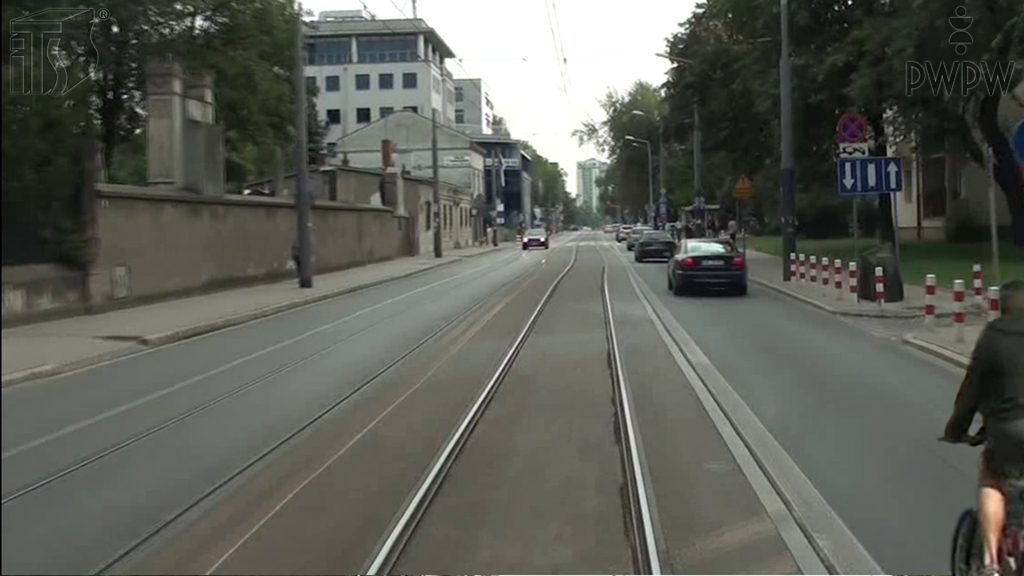 Materiał do pytania: Czy masz prawo wyprzedzić rowerzystę, jeśli odstęp tramwaju od niego wynosi 0,5 m?