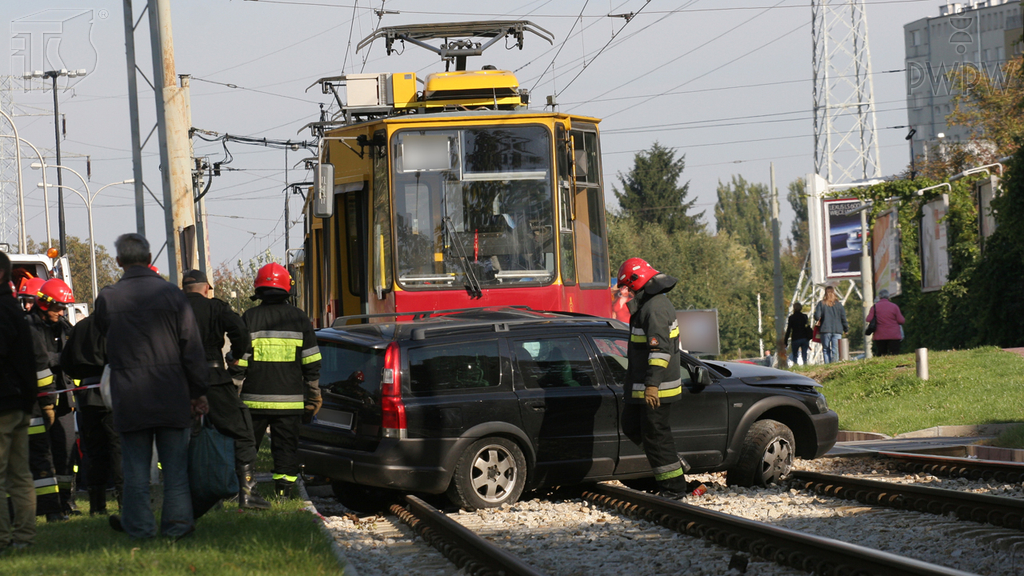 Materiał do pytania: Czy uczestnicząc w wypadku drogowym, masz obowiązek udzielić niezbędnej pomocy poszkodowanemu, chociaż nie masz uprawnień ratownika medycznego?