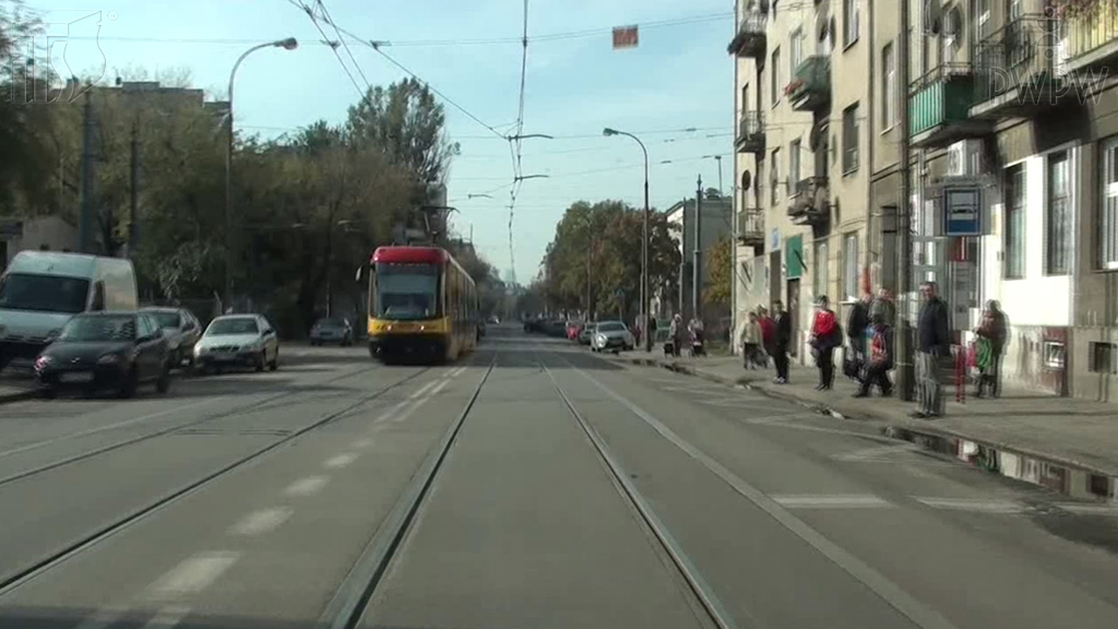 Materiał do pytania: W jakiej sytuacji najtrudniej jest ocenić odległość od omijanego, zaparkowanego pojazdu?