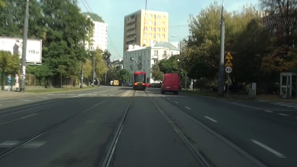 Materiał do pytania: Jaki odstęp należy zachować od poprzedzającego tramwaju?