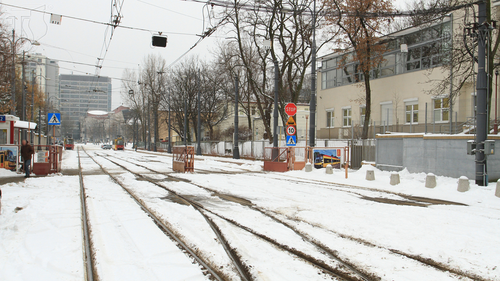 Materiał do pytania: Których z podanych rodzajów hamulców, nie można sprawdzić na terenie zajezdni?