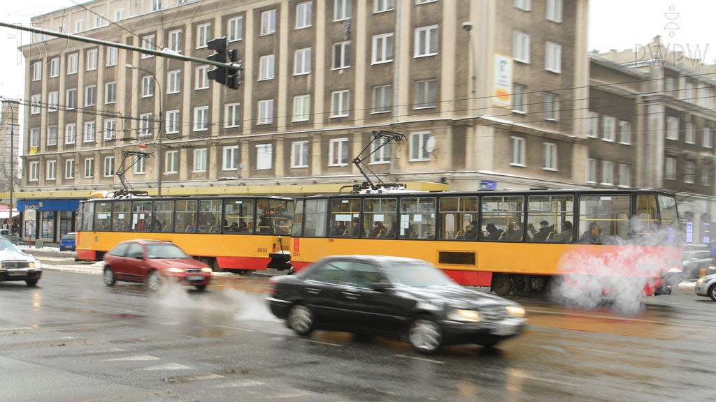 Materiał do pytania: O co należy zadbać, w pierwszej kolejności, w przypadku pożaru tramwaju podczas jazdy?