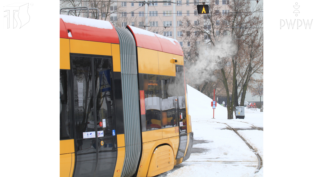 Materiał do pytania: Jak należy się zachować w przypadku pożaru wewnątrz tramwaju, podczas jazdy?