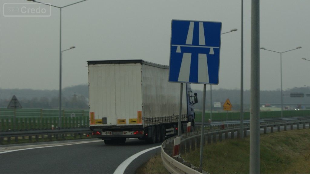 Materiał do pytania: W którym z wymienionych miejsc możesz zatrzymać samochód ciężarowy podczas jazdy autostradą w sytuacji, gdy poczujesz zmęczenie?