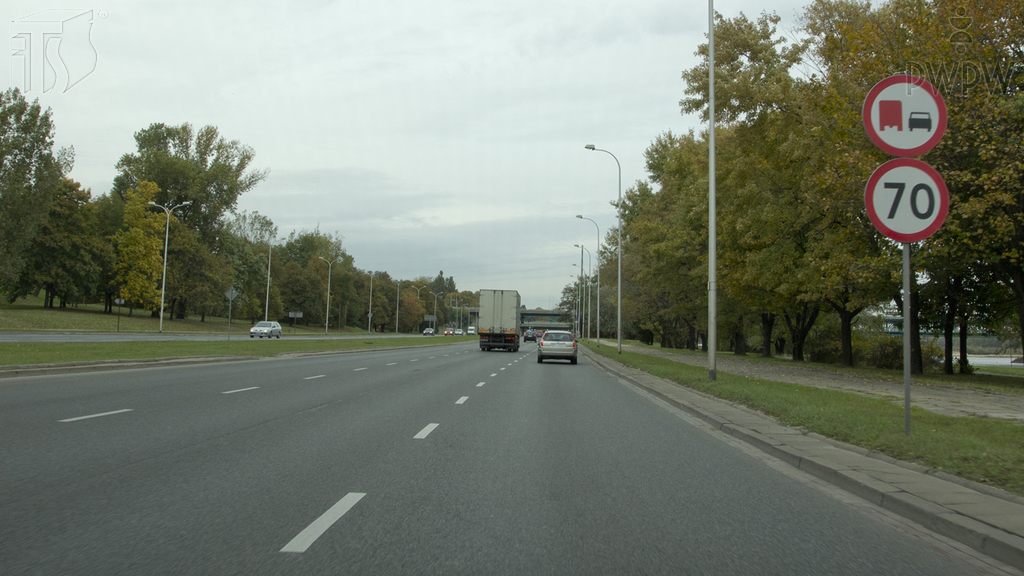 Materiał do pytania: Czy w tej sytuacji kierując autobusem wolno Ci wyprzedzić samochód osobowy?