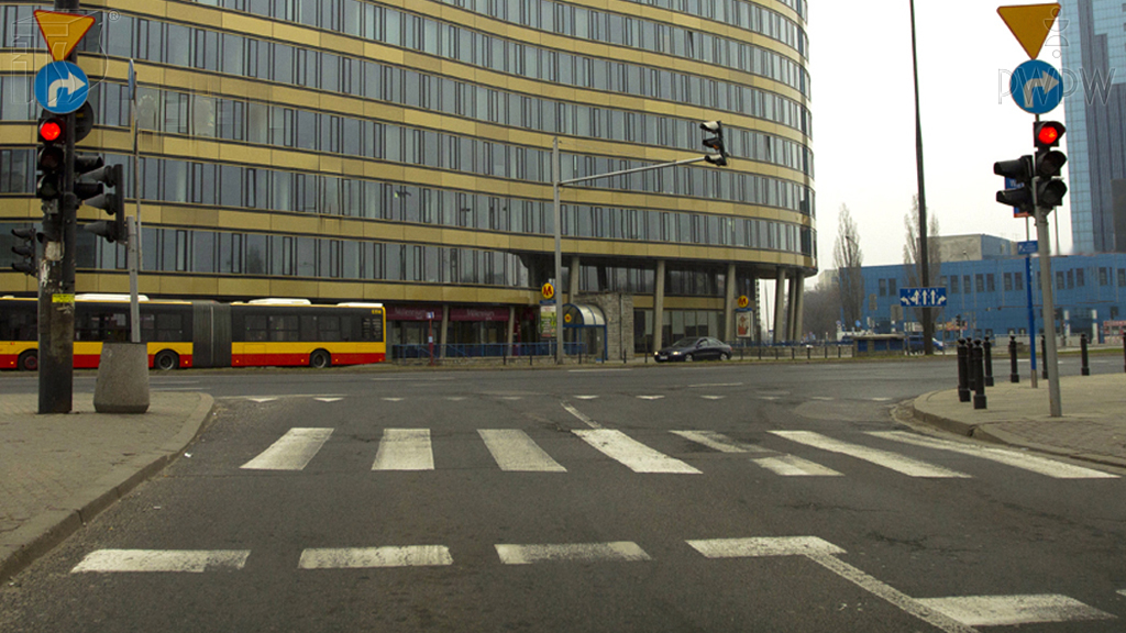 Materiał do pytania: Czy w tej sytuacji masz obowiązek sygnalizować zamiar skrętu w prawo?