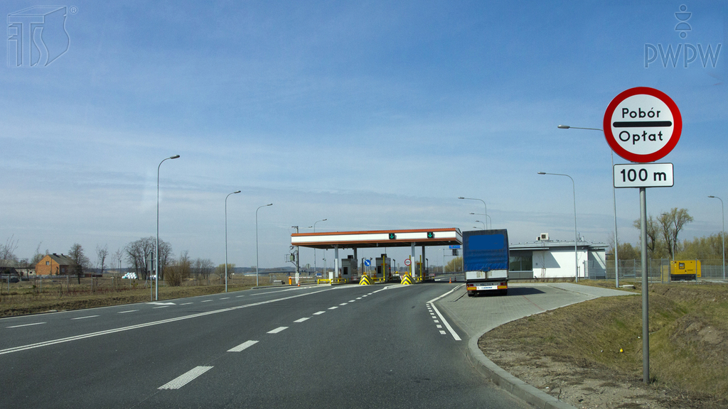 Materiał do pytania: Czy w tej sytuacji zakaz wyrażony znakiem obowiązuje od miejsca jego ustawienia?