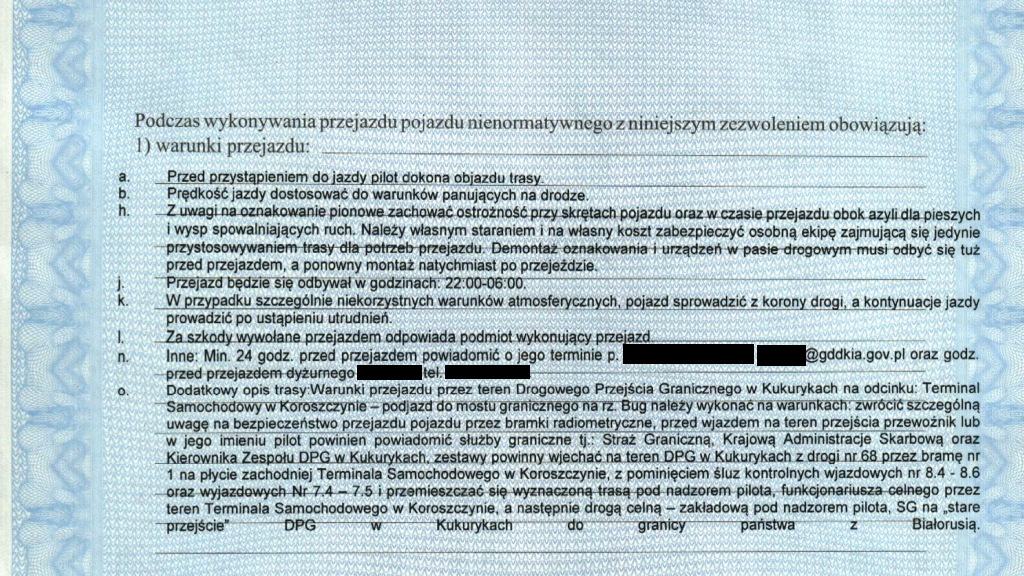 Materiał do pytania: Czy poruszając się pojazdem nienormatywnym kierujący ma obowiązek przestrzegać warunków przejazdu wskazanych w zezwoleniu odpowiedniej kategorii?